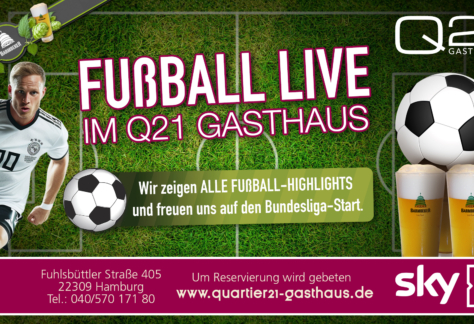 DAZN - „Werbeplakat des Q21 Gasthauses für Fußball-Liveübertragungen mit Fußballspieler, Biergläsern, Sky-Logo und dem Hinweis: 'Wir zeigen alle Spiele – live und in HD!'“